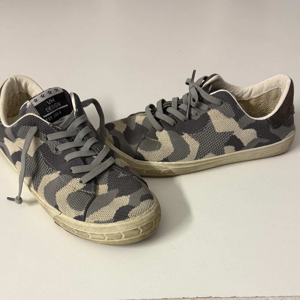 Vintage Havana Size7 style: Fly Camo Multi. Knit sneakers. Soft/comfortable wear